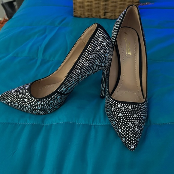 Anne Michelle Heels - Picture 2 of 5